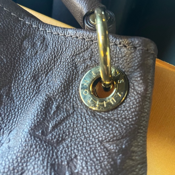 Artsy MM Louis Vuitton  - barely used , comes with box - Picture 3 of 12